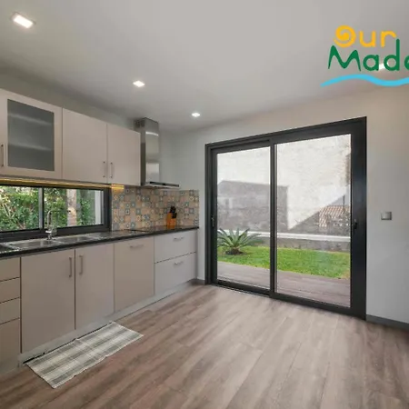 Вилла Ourmadeira - Casa Amaro Sunset, Contemporary *