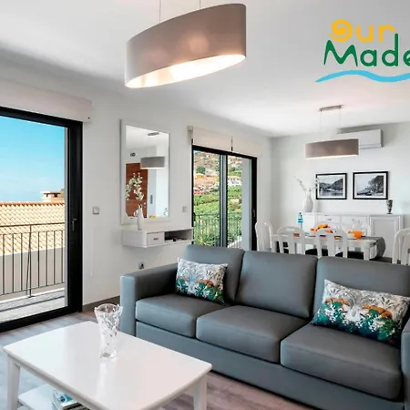 Ourmadeira - Casa Amaro Sunset, Contemporary Villa Calheta (Madeira)